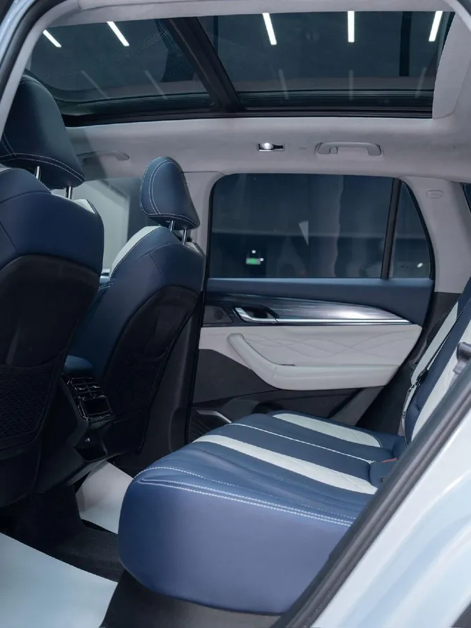 GEELY MONAJRO 2022
