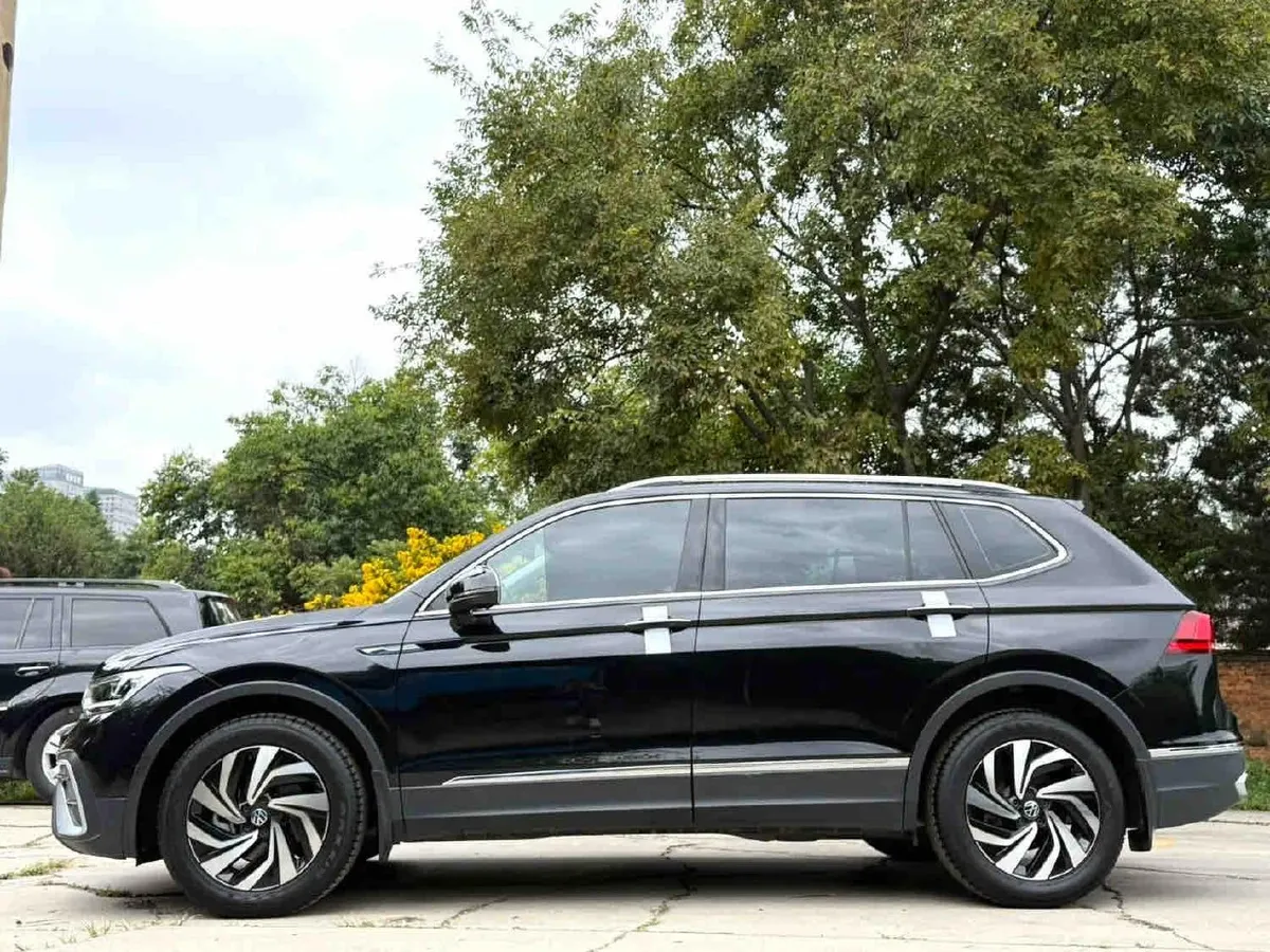 VOLKSWAGEN TIGUAN L 2WD 2023