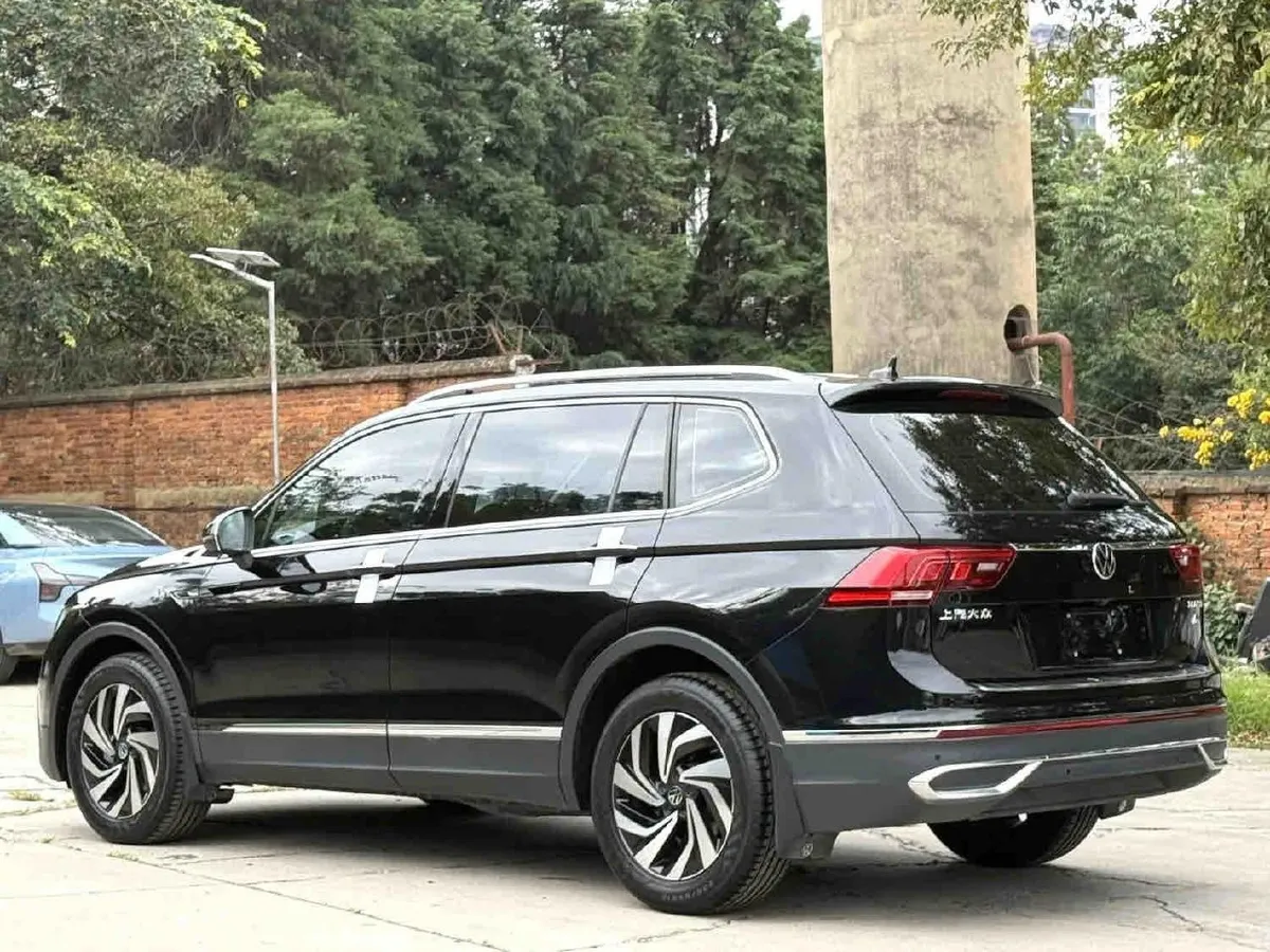 VOLKSWAGEN TIGUAN L 2WD 2023