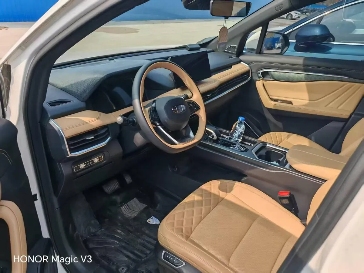 GEELY OKAVANGO 2023