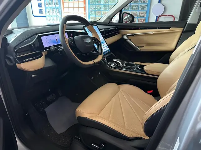 GEELY BOYUE L TOP 2023