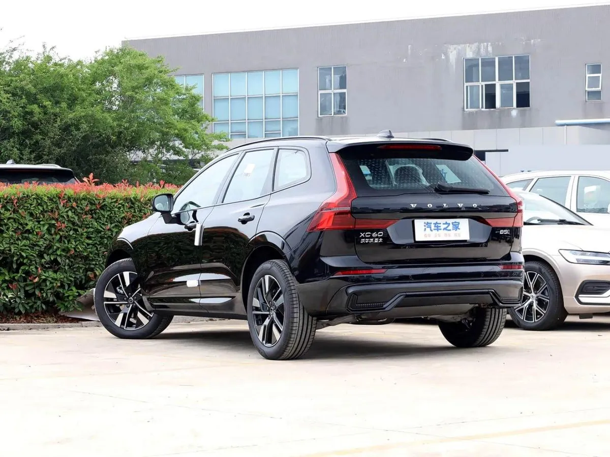 VOLVO XC60 2026