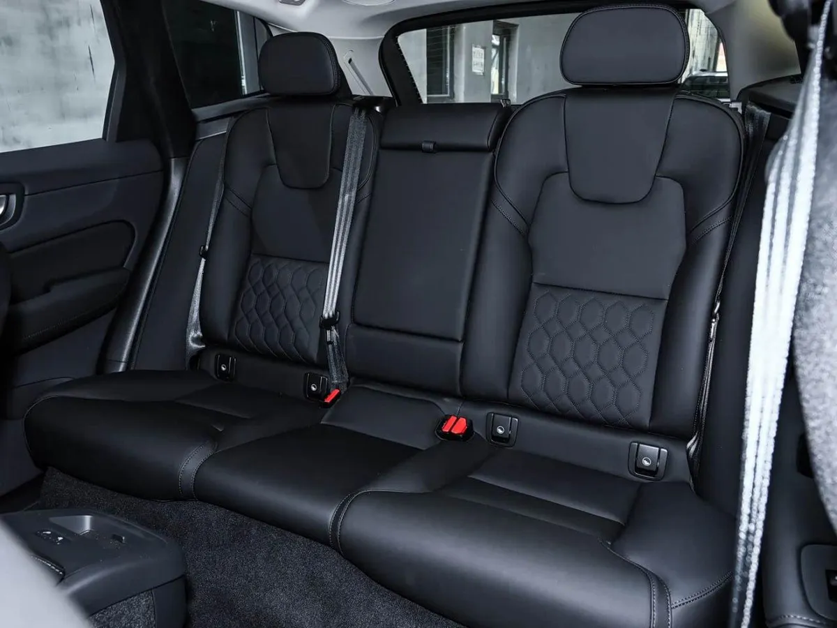 VOLVO XC60 2026