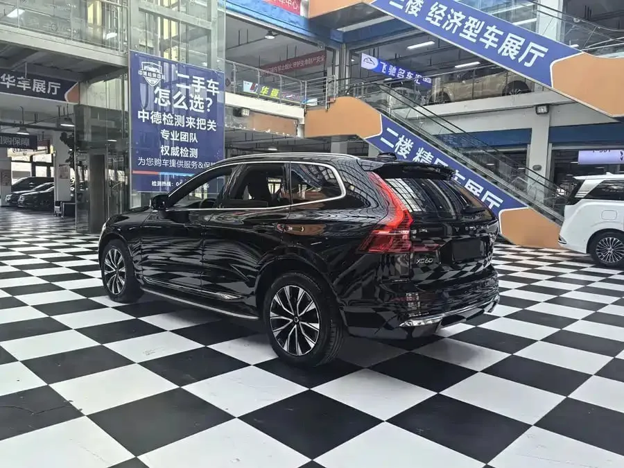 VOLVO XC60 2022
