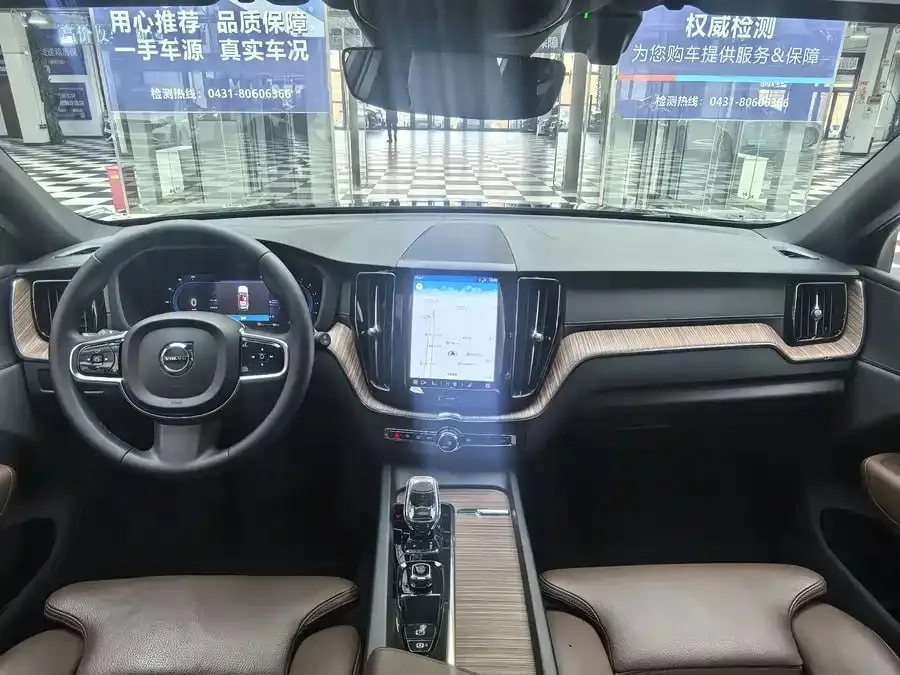 VOLVO XC60 2022