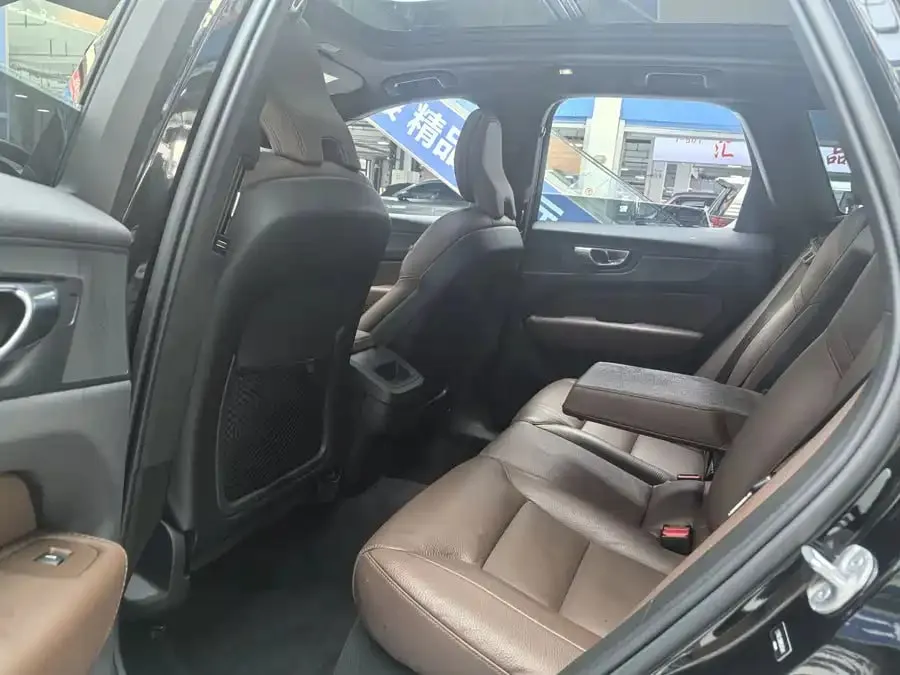 VOLVO XC60 2022