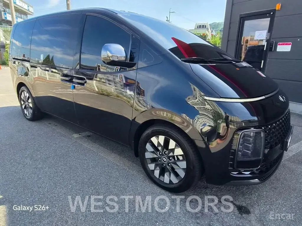 HYUNDAI STARIA 2023