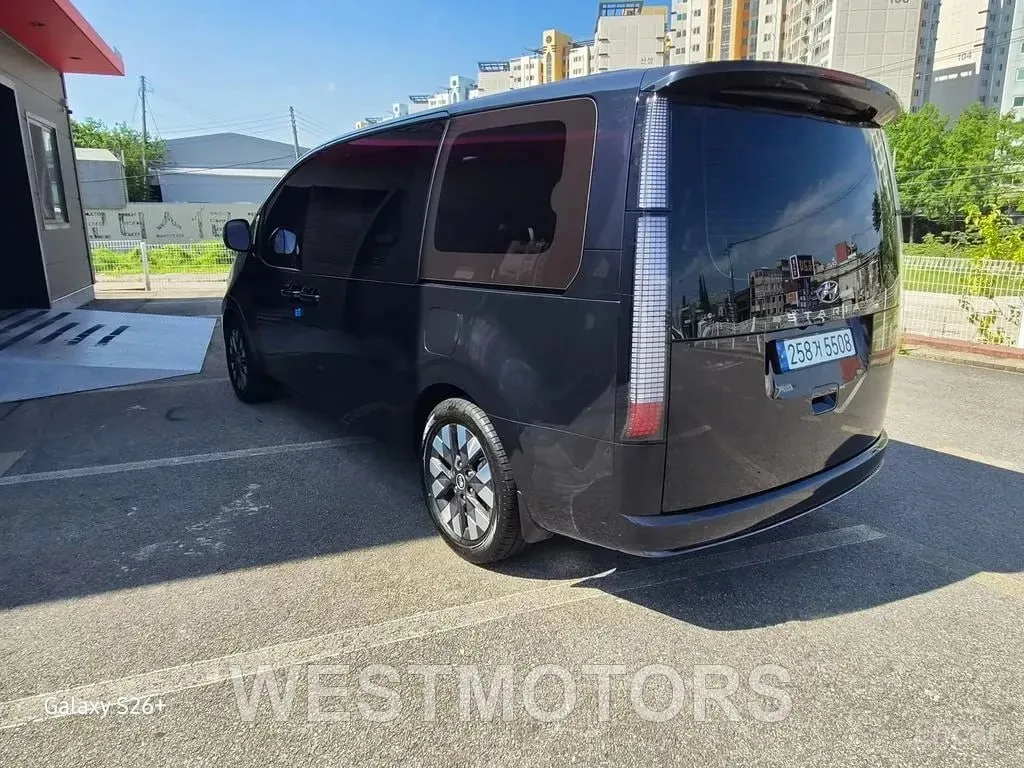 HYUNDAI STARIA 2023
