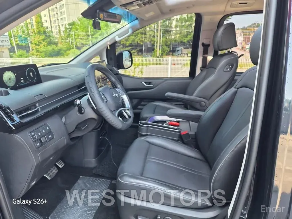 HYUNDAI STARIA 2023