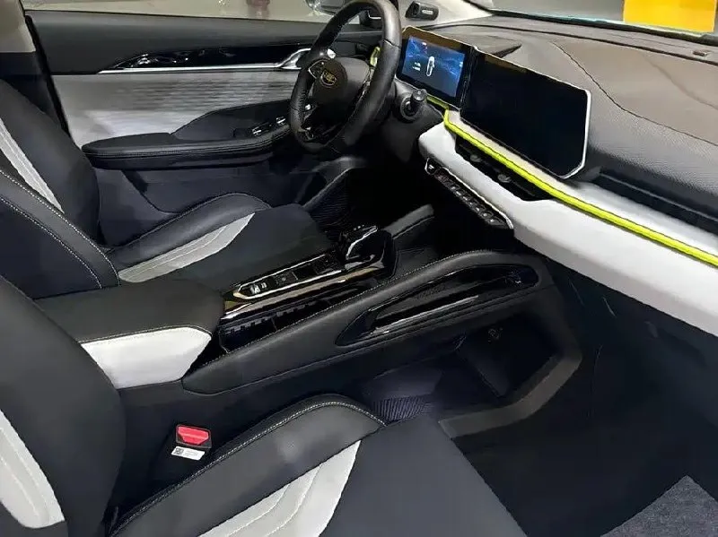 GEELY COOLRAY 2022