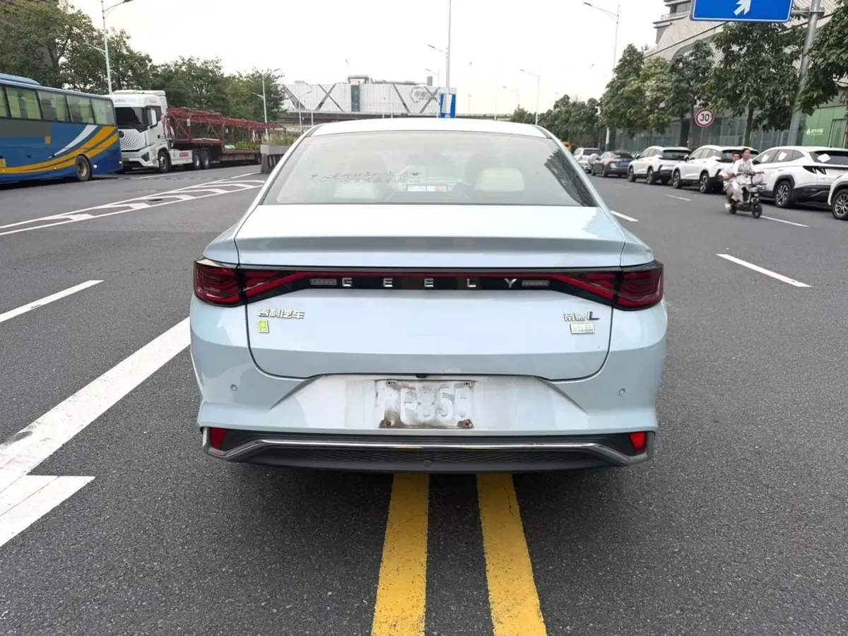 GEELY EMGRAND L 2022