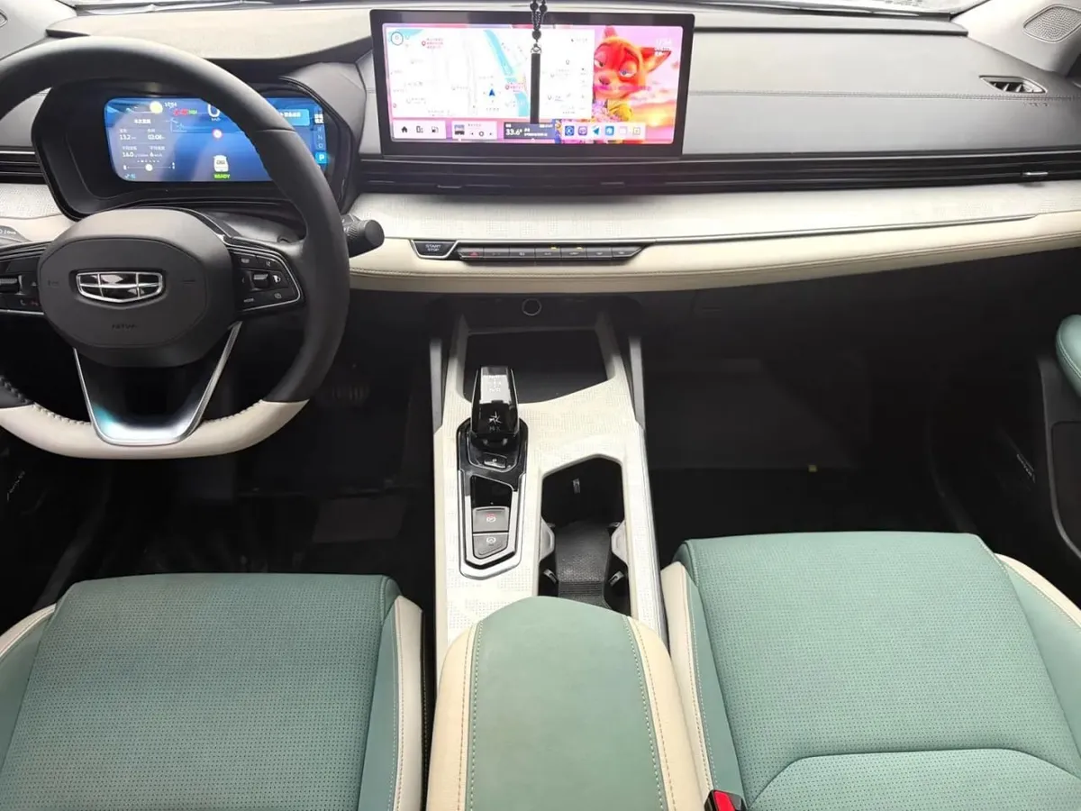 GEELY EMGRAND L 2022