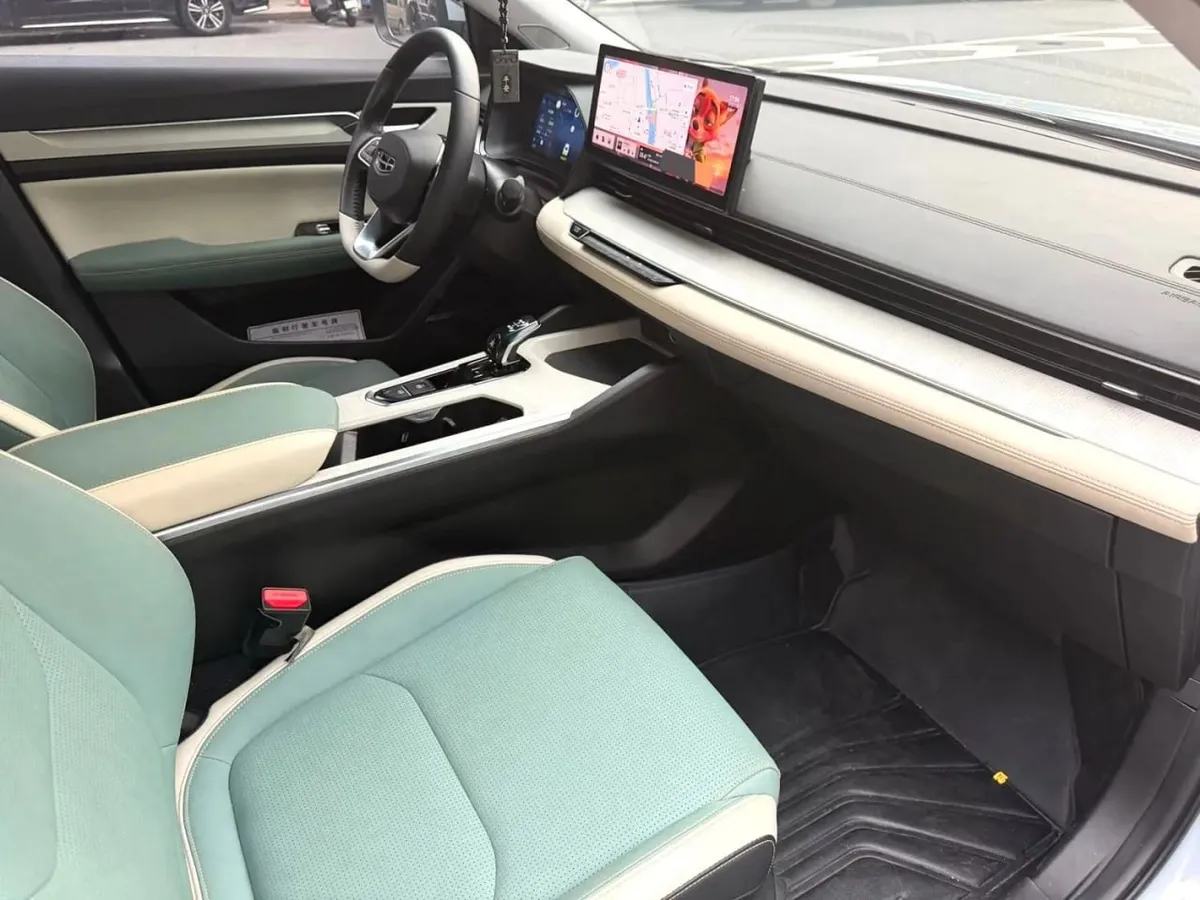 GEELY EMGRAND L 2022