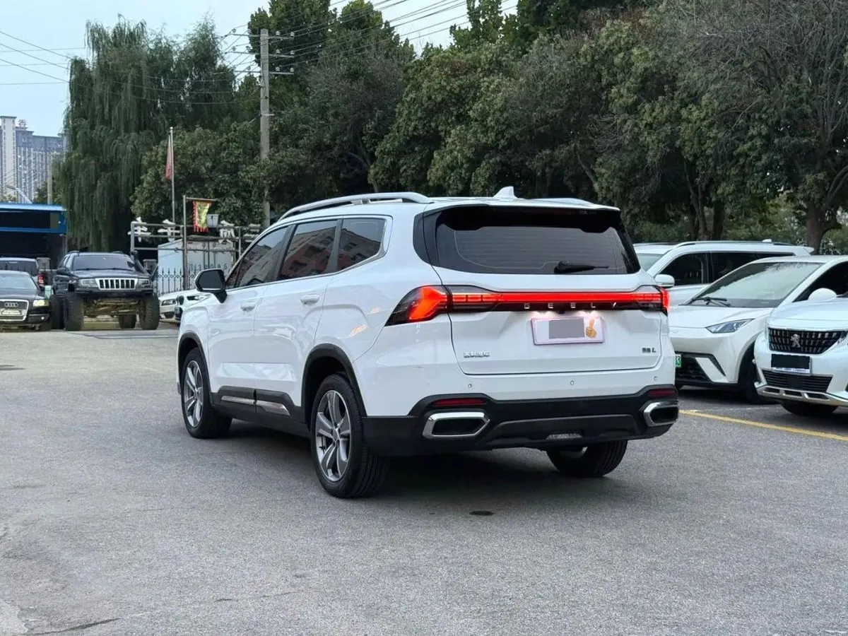 GEELY OKAVANGO 2023