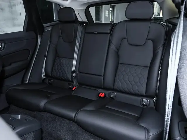 VOLVO XC60 2026