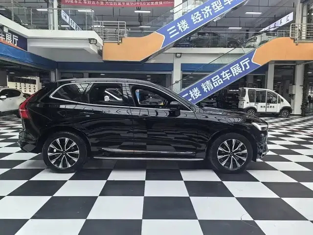 VOLVO XC60 2022