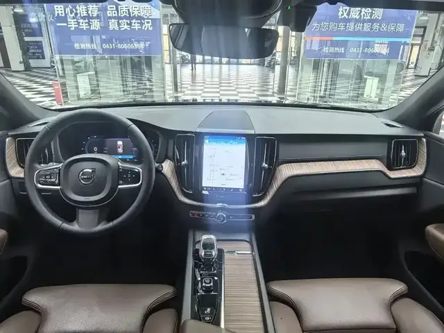 VOLVO XC60 2022