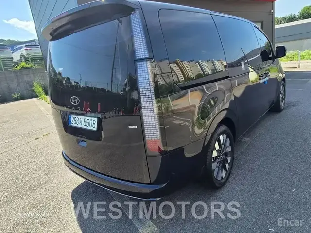 HYUNDAI STARIA 2023