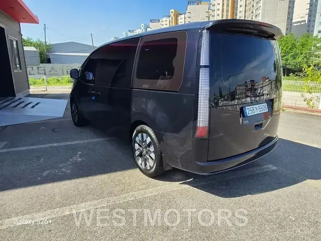 HYUNDAI STARIA 2023
