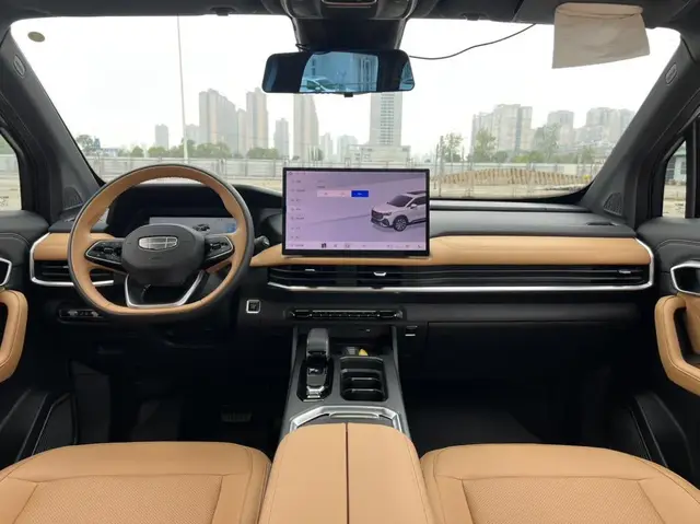 GEELY OKAVANGO 2025