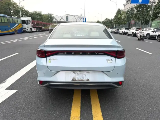 GEELY EMGRAND L 2022