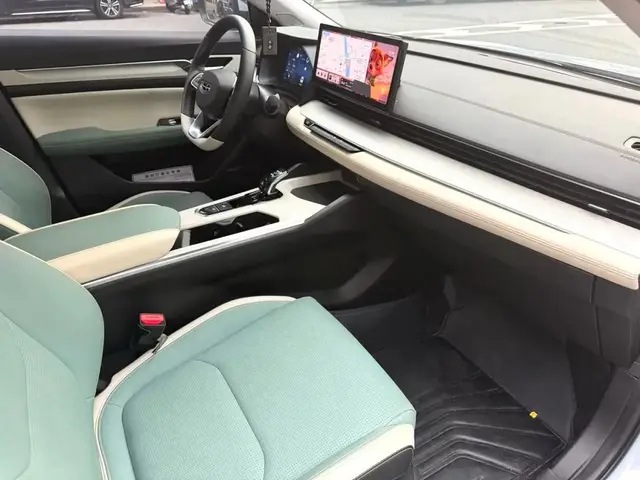 GEELY EMGRAND L 2022