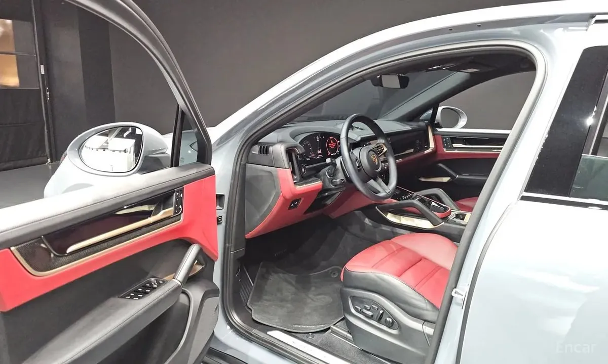 PORSCHE CAYENNE COUPE 2024