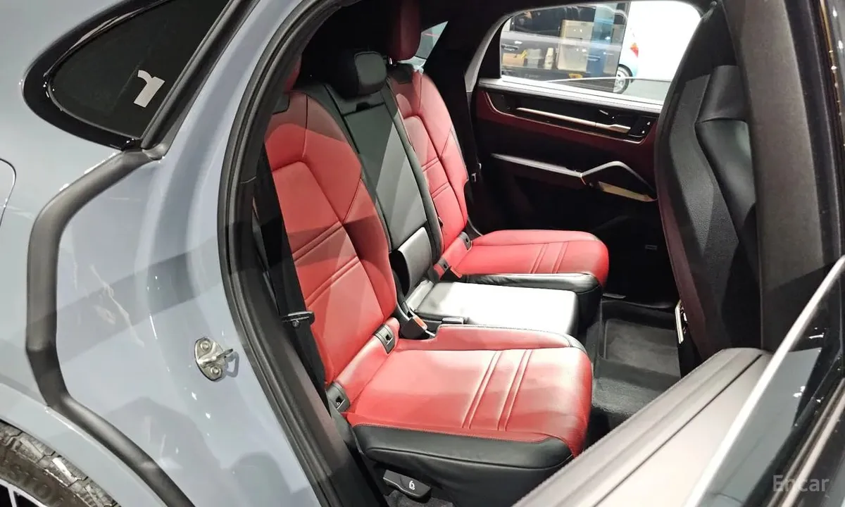 PORSCHE CAYENNE COUPE 2024