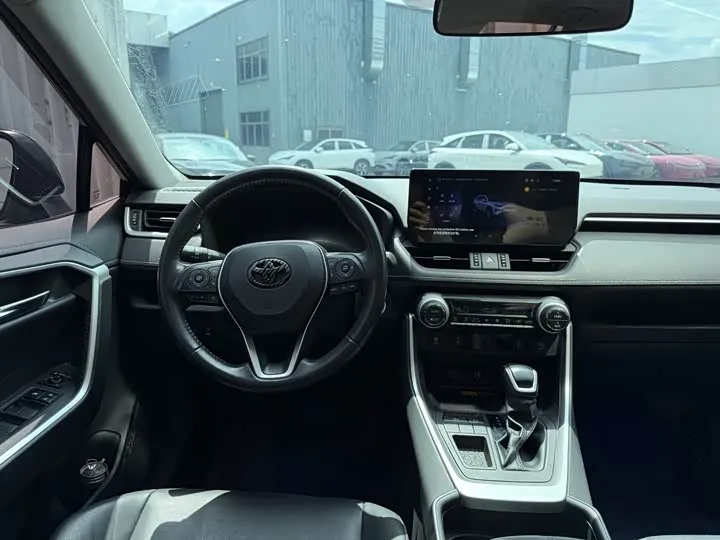 TOYOTA RAV 2024