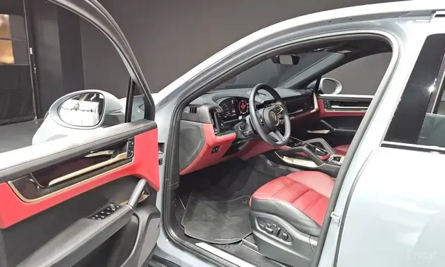 PORSCHE CAYENNE COUPE 2024