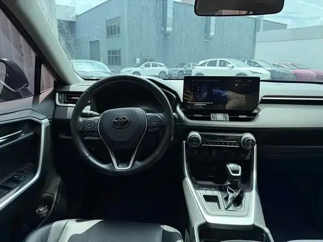 TOYOTA RAV 2024
