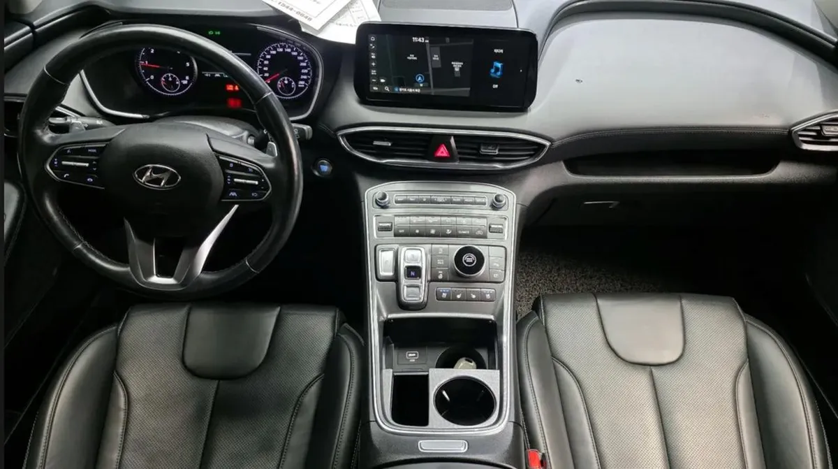 HYUNDAI SANTA FE МОДИФИКАЦИЯ EXCLUSIVE С НАДЕЖНЫМ И ТЯГОВИТЫМ ТУРБОДИЗЕЛЕМ 2.2 SMARTSTREAM (202 Л.С.). УДОБНЫЙ ЭРГОНО 2022