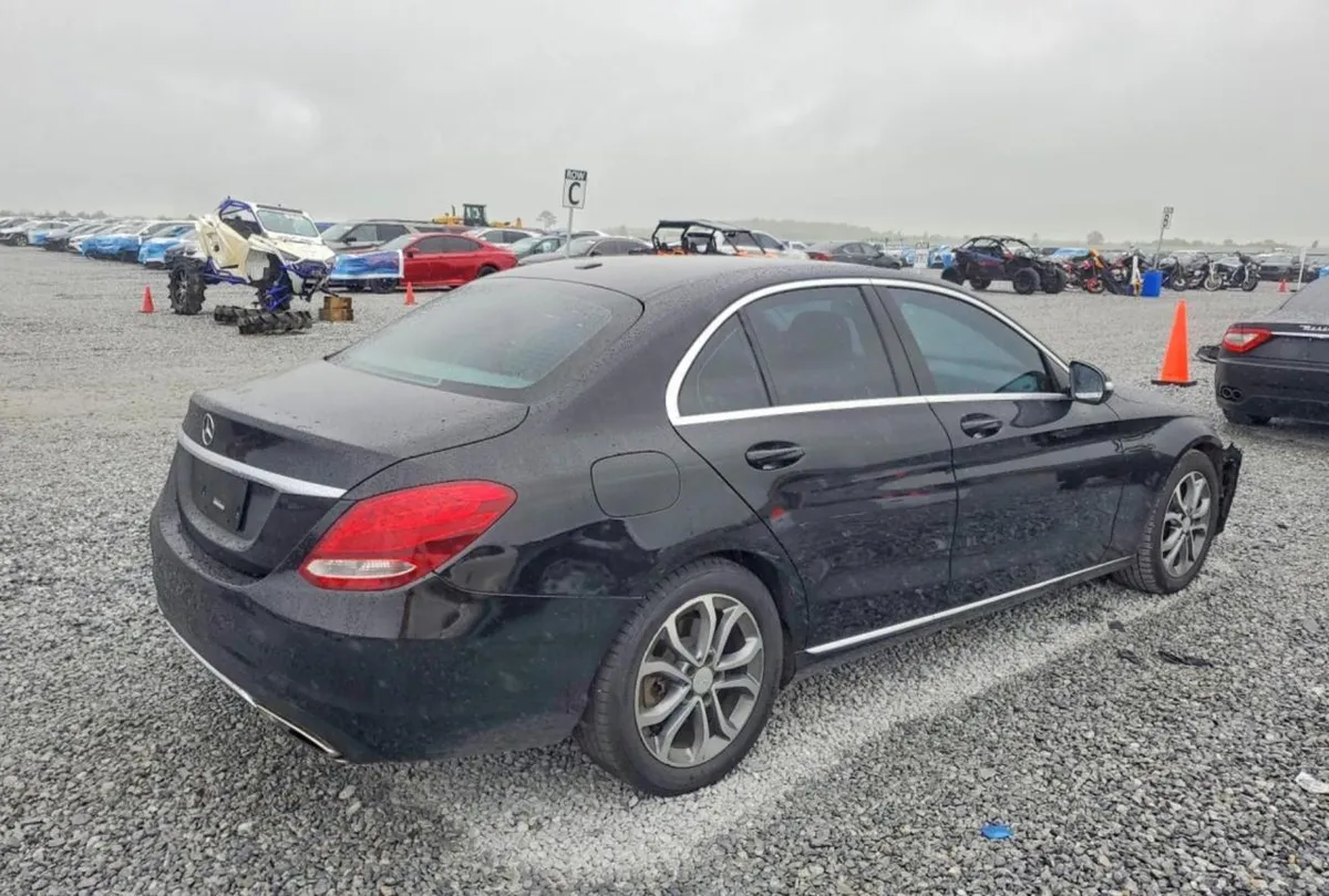 MERCEDES-BENZ C-CLASS 300 2015