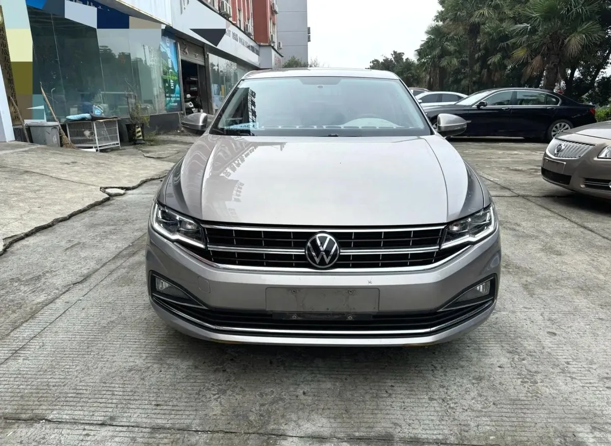 VOLKSWAGEN BORA 2022