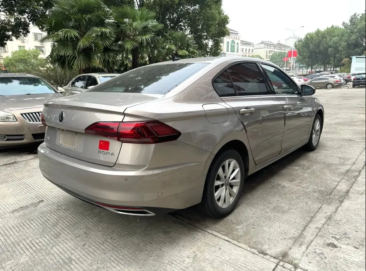 VOLKSWAGEN BORA 2022