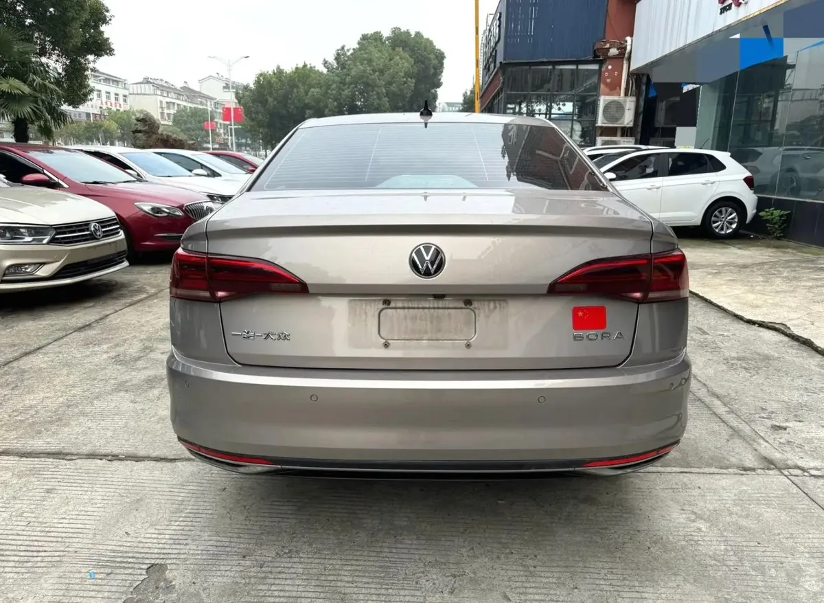 VOLKSWAGEN BORA 2022