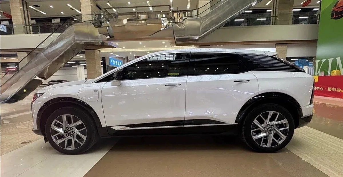 CADILLAC IQ OPTIQ 2024
