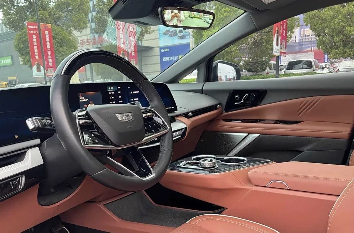 CADILLAC IQ OPTIQ 2024