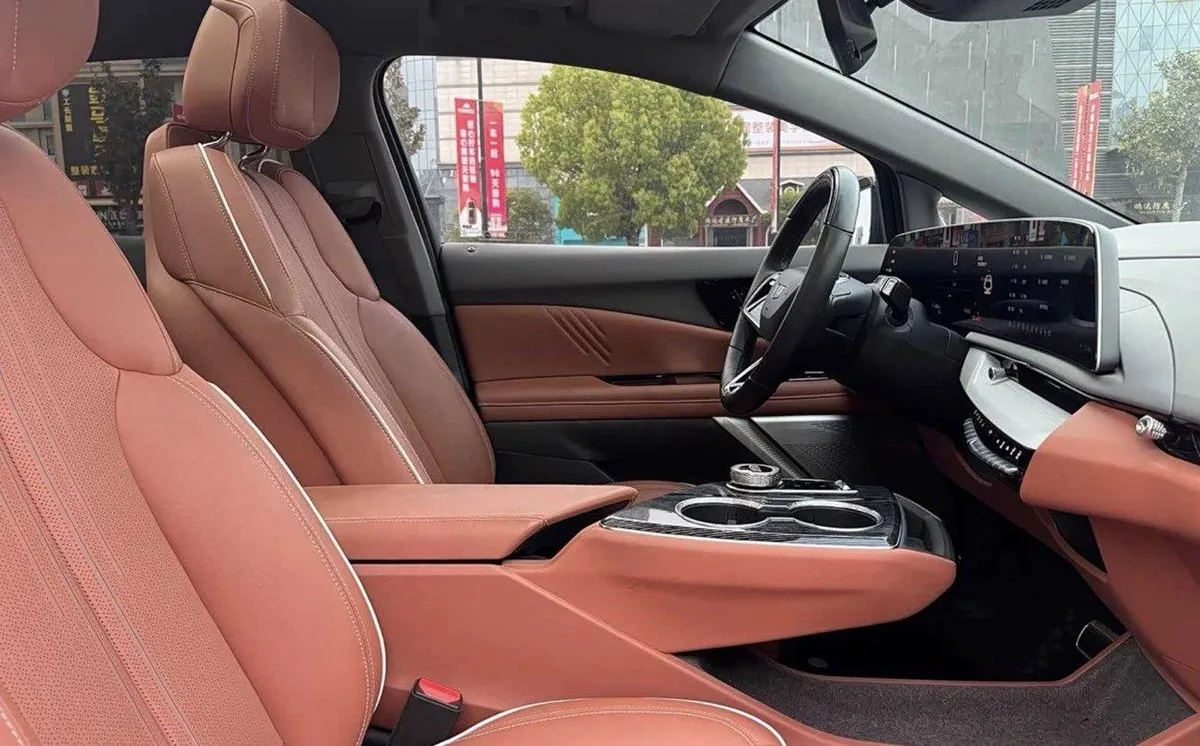 CADILLAC IQ OPTIQ 2024