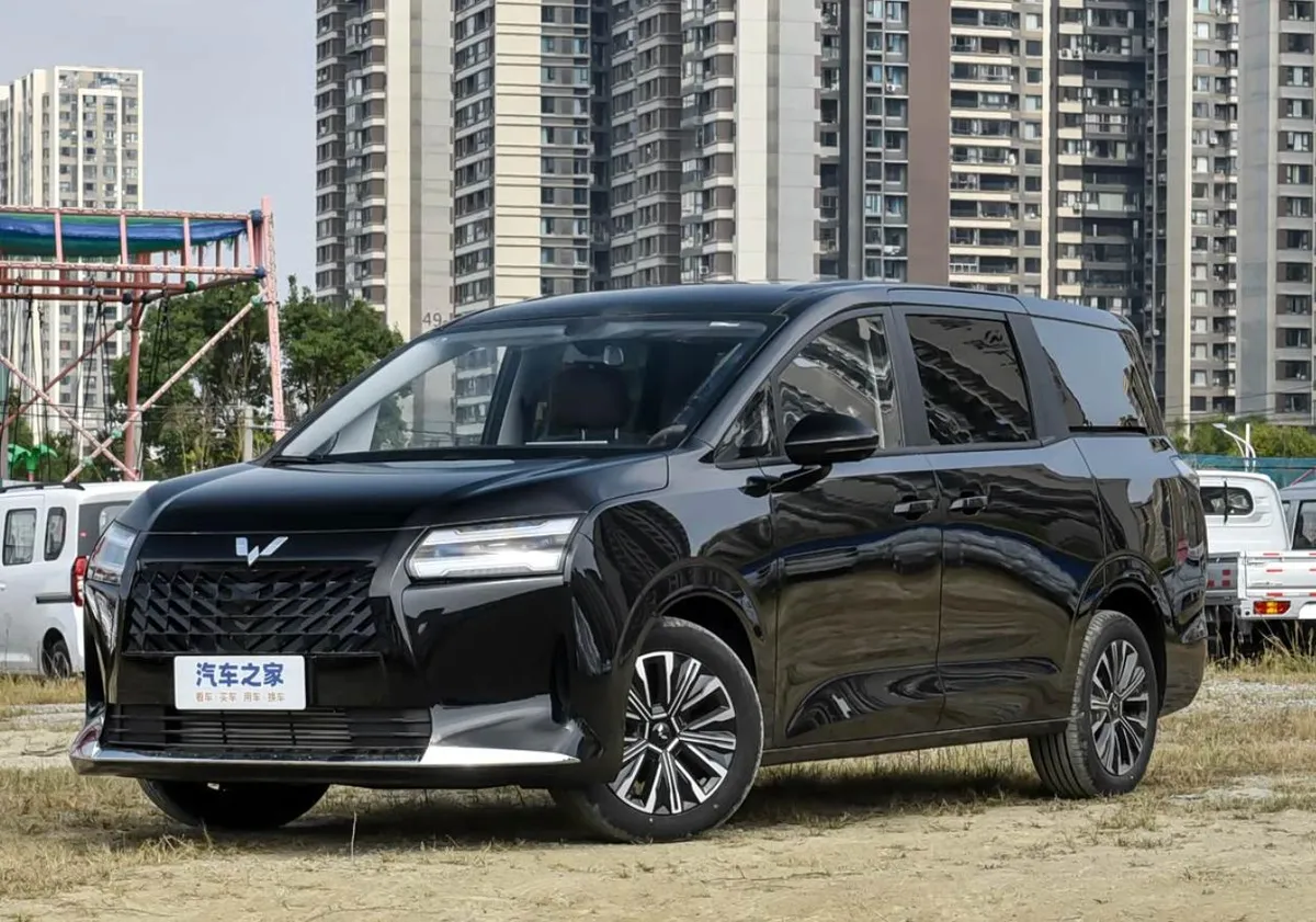 WULING XINGGUANG 730 EV 500 2025