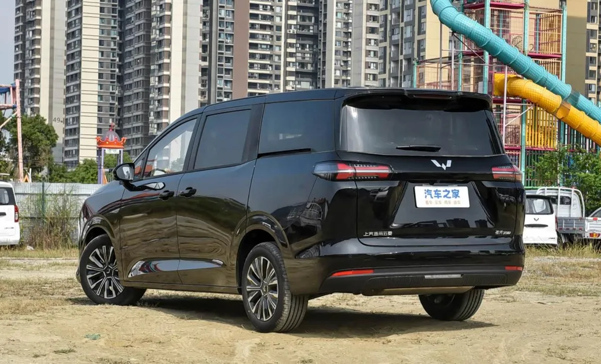 WULING XINGGUANG 730 EV 500 2025