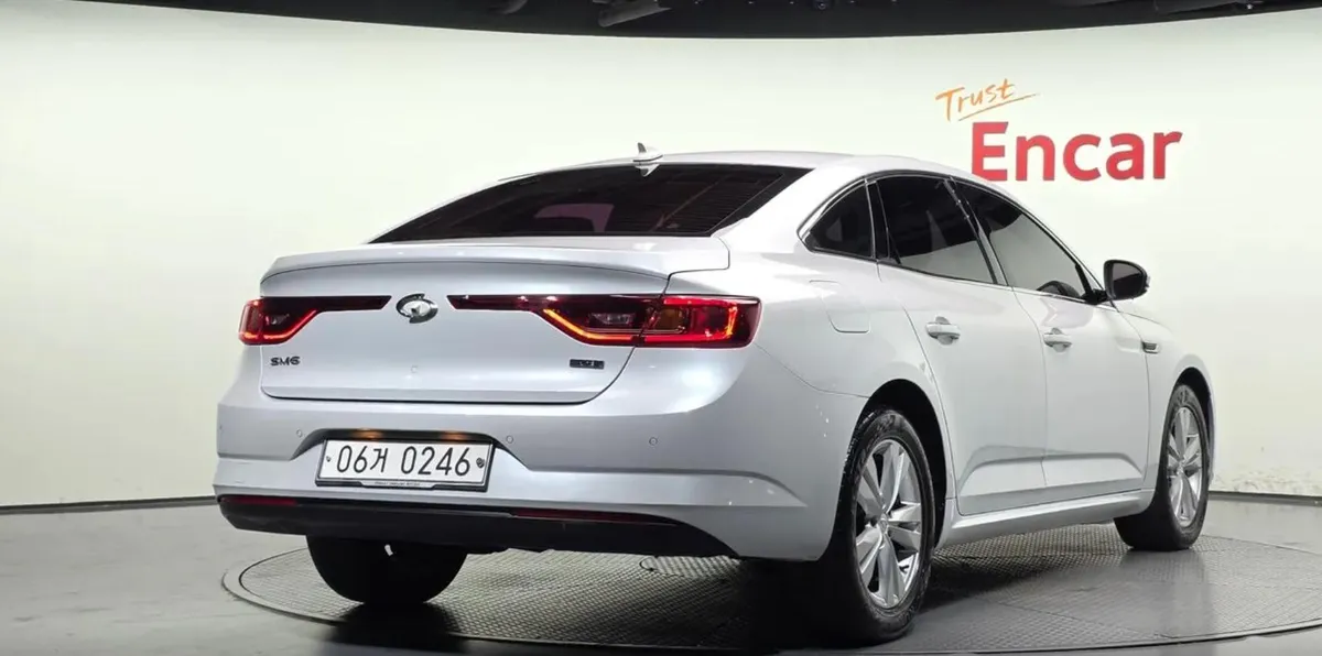 RENAULT SM6 2016
