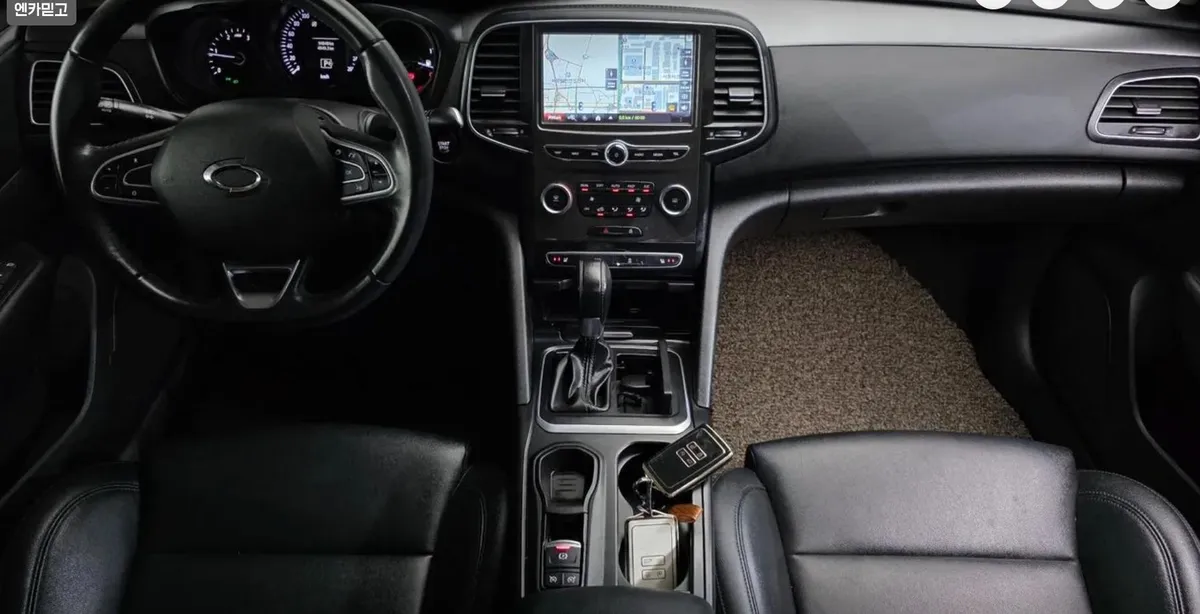 RENAULT SM6 2016