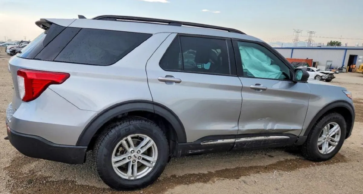 FORD EXPLORER XLT 2023