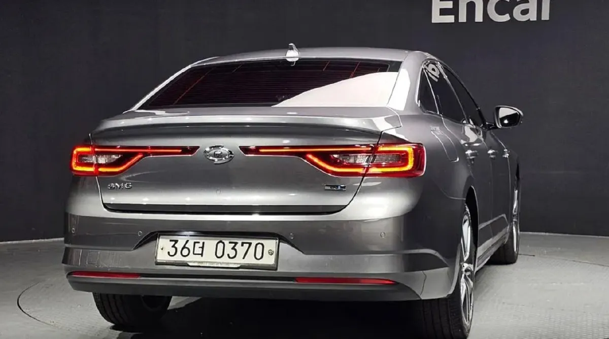 RENAULT SM6 2016