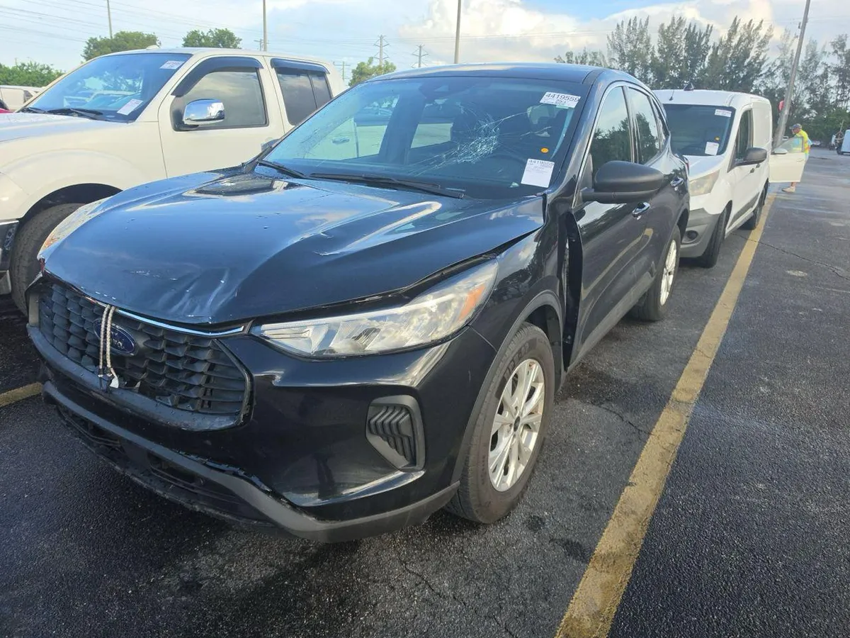FORD ESCAPE 2023