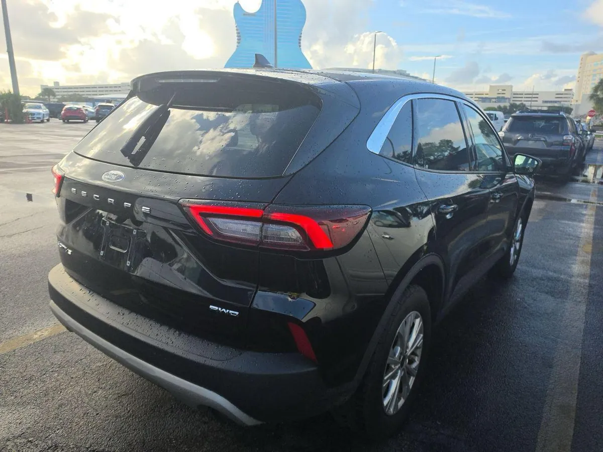 FORD ESCAPE 2023