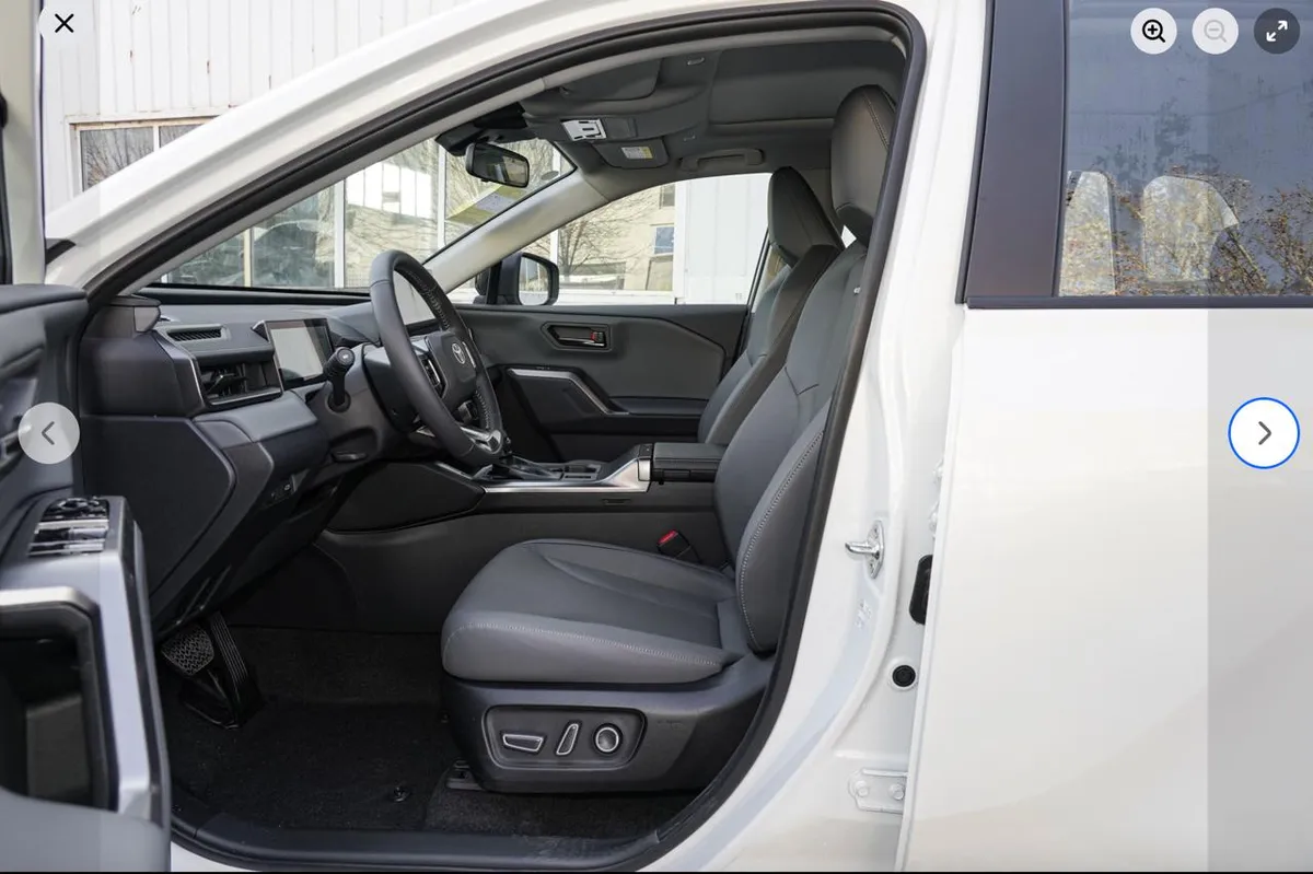 TOYOTA RAV4 R-4 2026