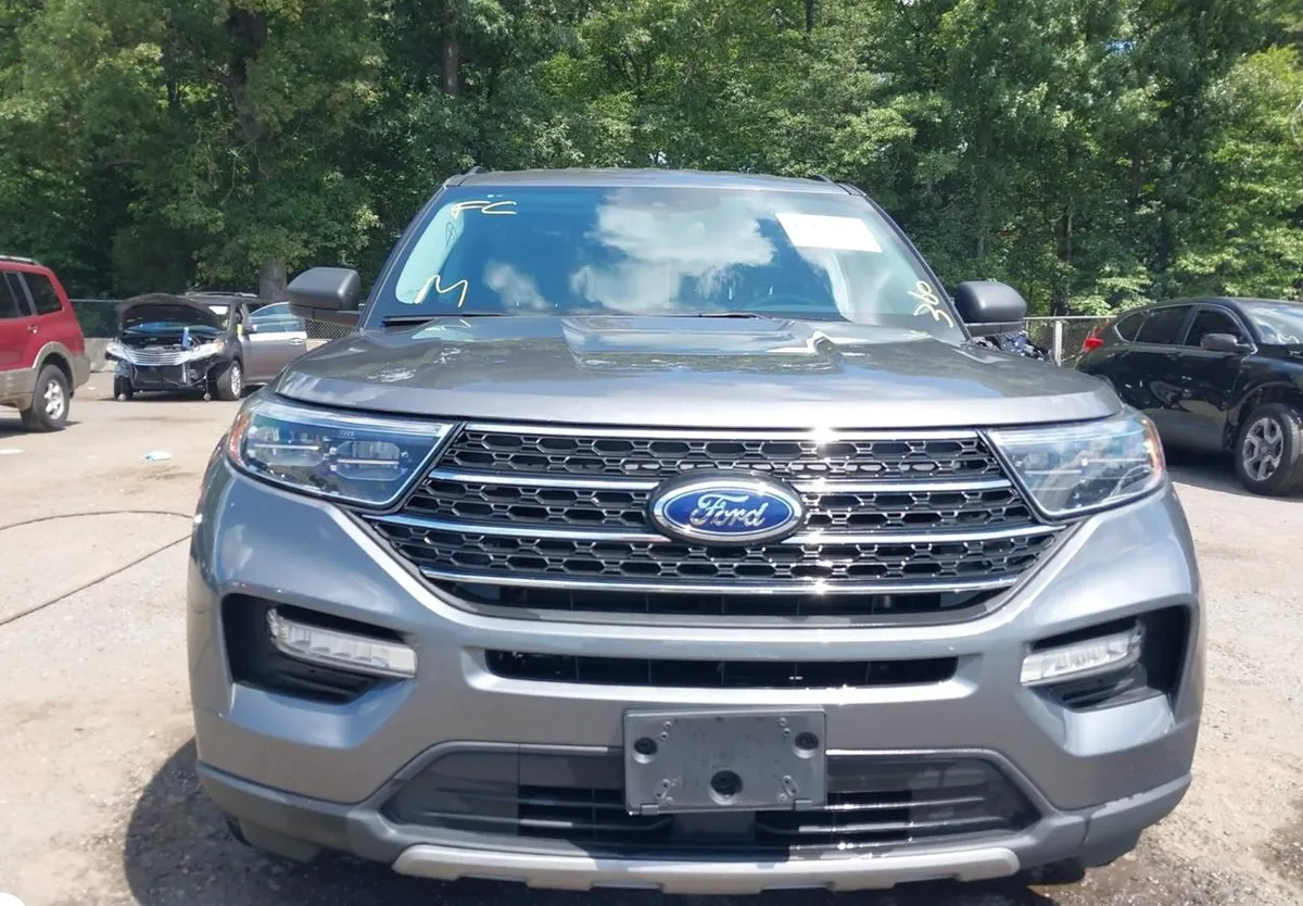 FORD EXPLORER XLT 2023