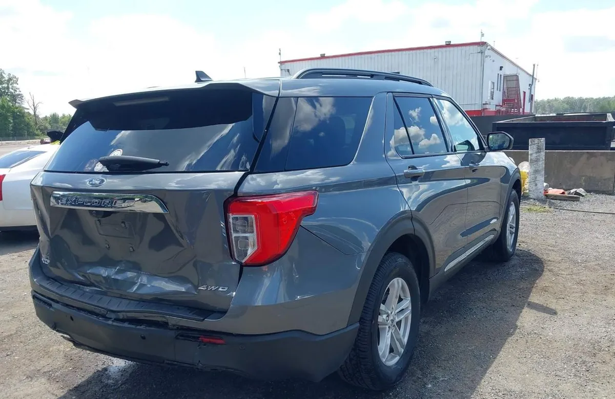 FORD EXPLORER XLT 2023